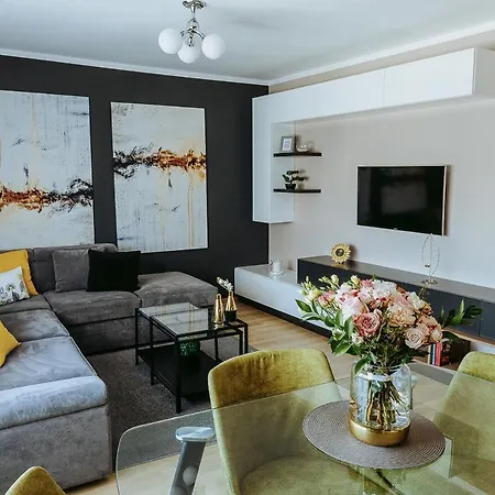 Charlotte Residence - 2 Bedrooms Apartment Oradea Extérieur photo