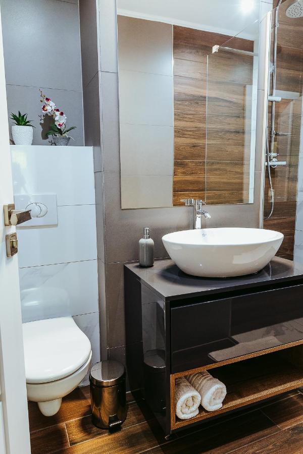 Charlotte - 2 Bedrooms Oradea