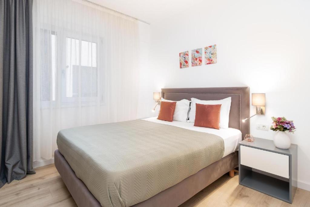 Charlotte - 2 Bedrooms