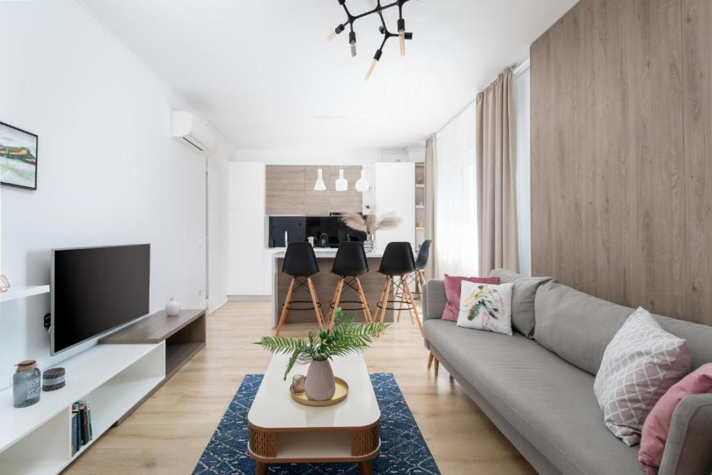 Charlotte - 2 Bedrooms Oradea