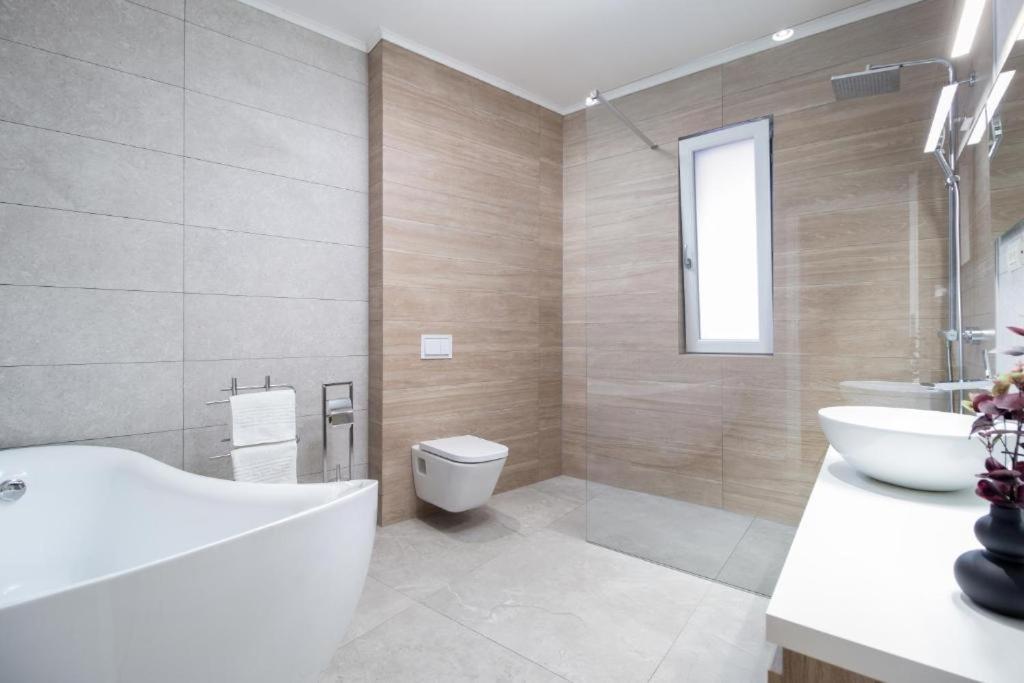Charlotte - 2 Bedrooms Appartement *